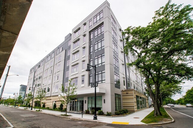 Building Photo - 180 Telford St