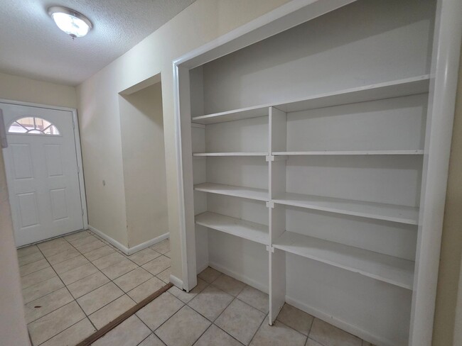Building Photo - 5BR/2BA home with large family room