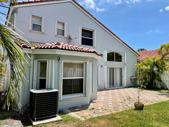 Building Photo - 5002 SW 35th Terrace