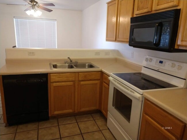 Building Photo - 1305 Crimson Canyon Dr