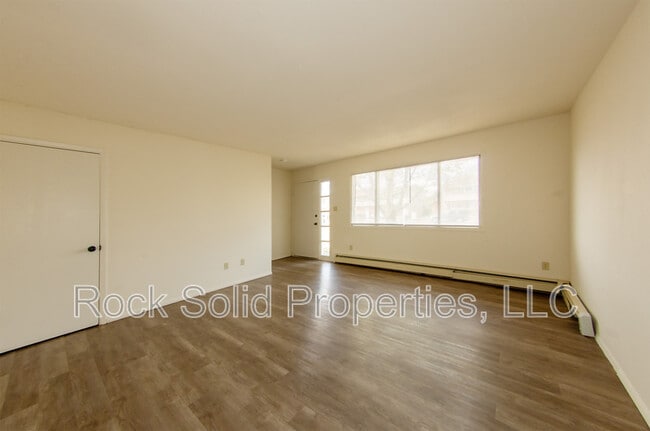 Building Photo - 4721 Hickory Pl