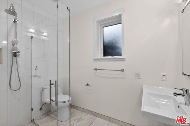 Building Photo - 502 Chapman Dr