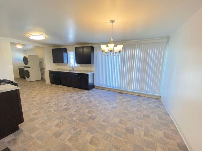 Building Photo - Like Brand New! - Single Story House in North Central Reno