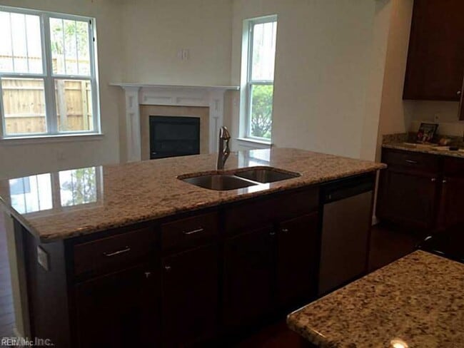 Building Photo - Beach Borough