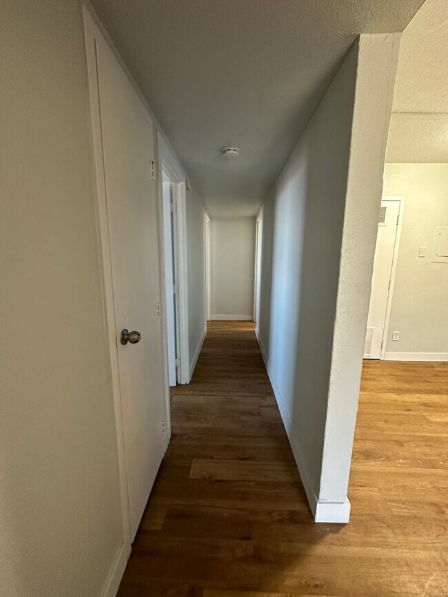 Building Photo - NShields636 (KC-LN-KB)