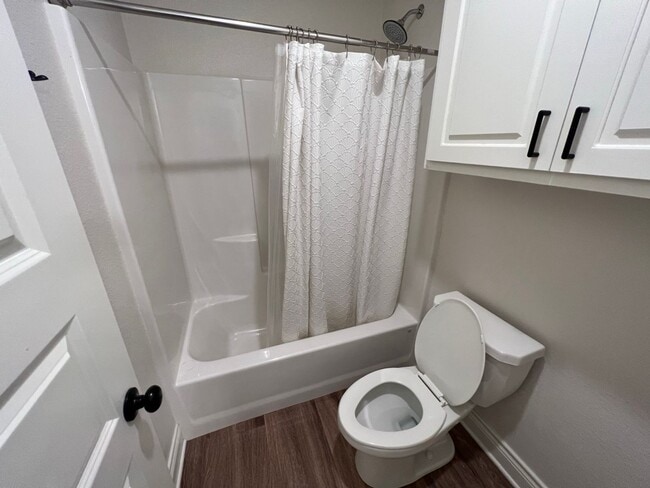 Building Photo - Easy Living with AMRR: Beautiful 4-Bedroom Home Near HEB