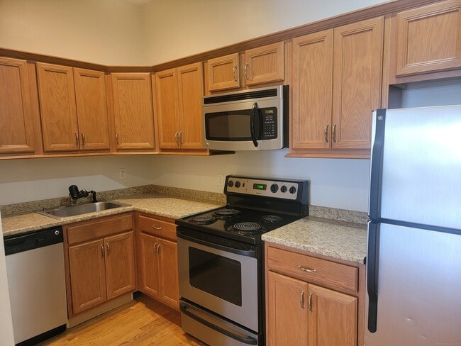 Building Photo - 1094 Main St