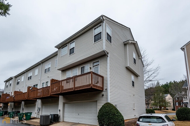 Building Photo - 246 Village Square Dr