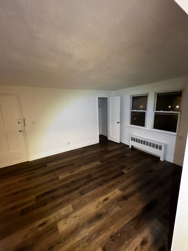 Building Photo - 9B Carolyn Ter