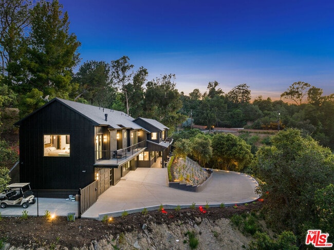 Building Photo - 3140 Coldwater Canyon Ave