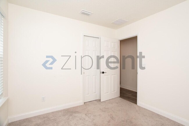 Building Photo - Unit