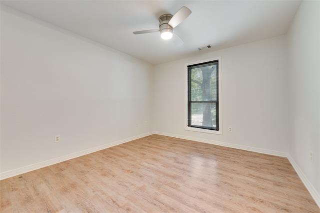 Building Photo - 3733 Oakwood Dr