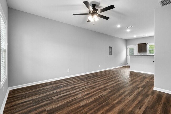 Building Photo - 2 Bedroom Pet Friendly Townhome For Rent N...