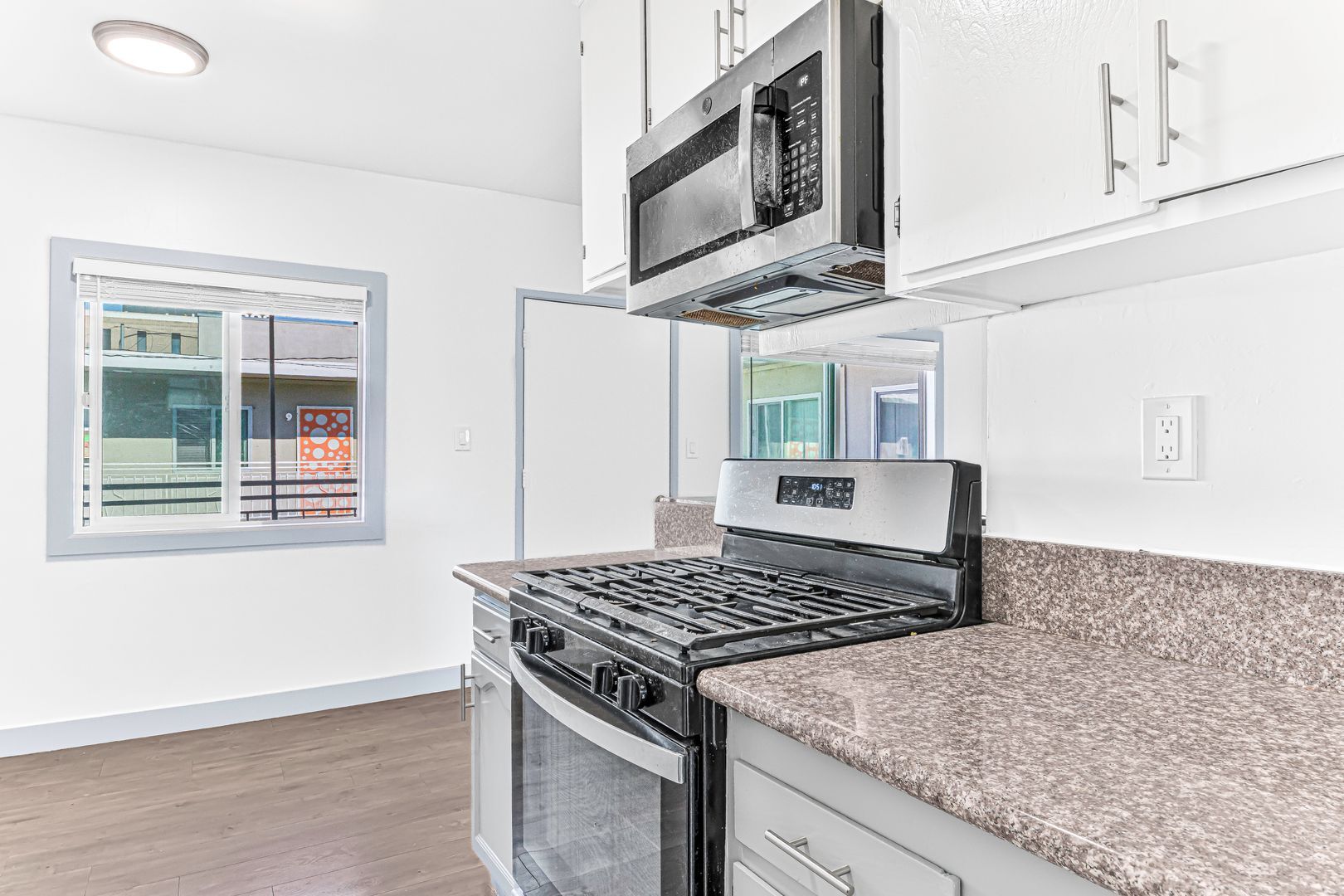 Building Photo - 210 E 29th St