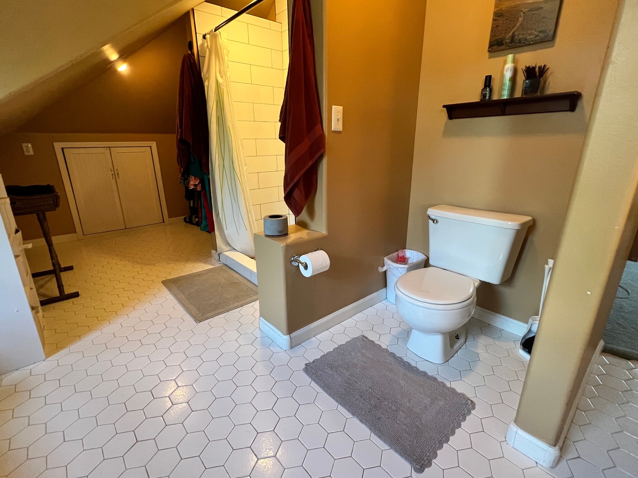 Building Photo - 616 W Mulberry St