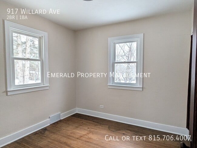 Building Photo - 917 Willard Ave W