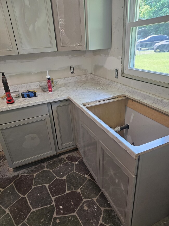 Building Photo - 303 Brentwood Dr