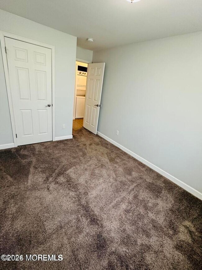 Building Photo - 76 Des Moines Ct