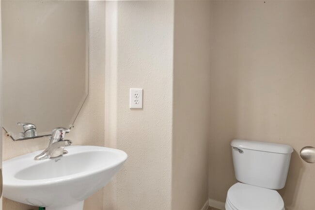 Building Photo - 13907 Normandy Ct