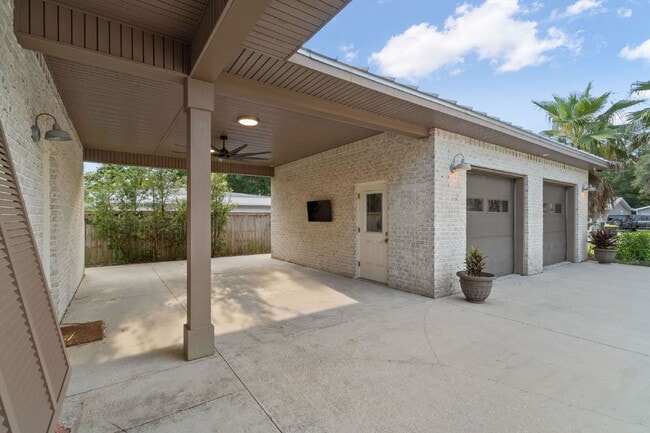 Building Photo - 52 Okahatchee Cir SE