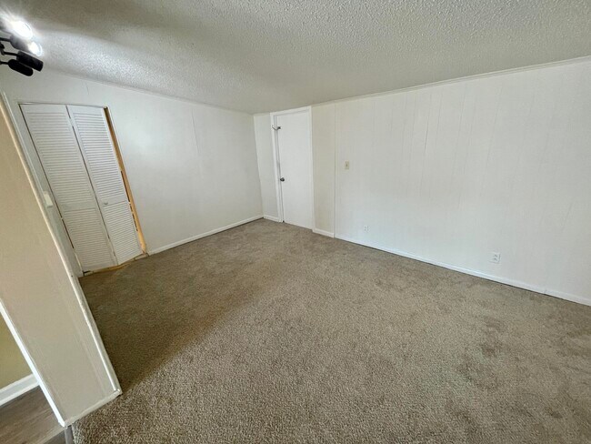 Building Photo - 450 Bryn Mawr Blvd