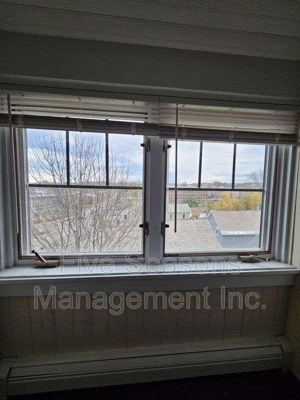 Building Photo - 465-467 Colchester Avenue - 3