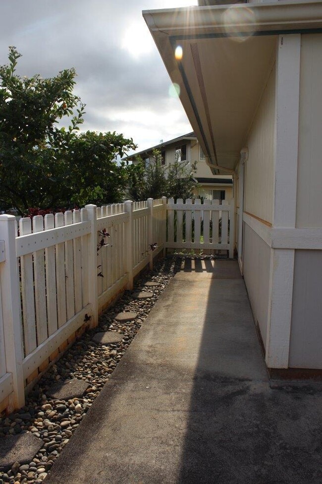 Building Photo - Havens of Ii Vistas - 3 bedroom, 2 bathroo...