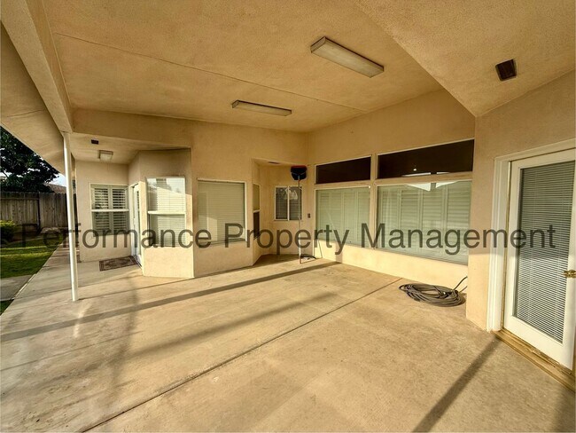 Building Photo - Gorgeous 3 Bed/2 Bath + Office w/ Solar, Pool & $0 Deposit Option