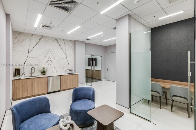 Building Photo - 888 Brickell Key Dr