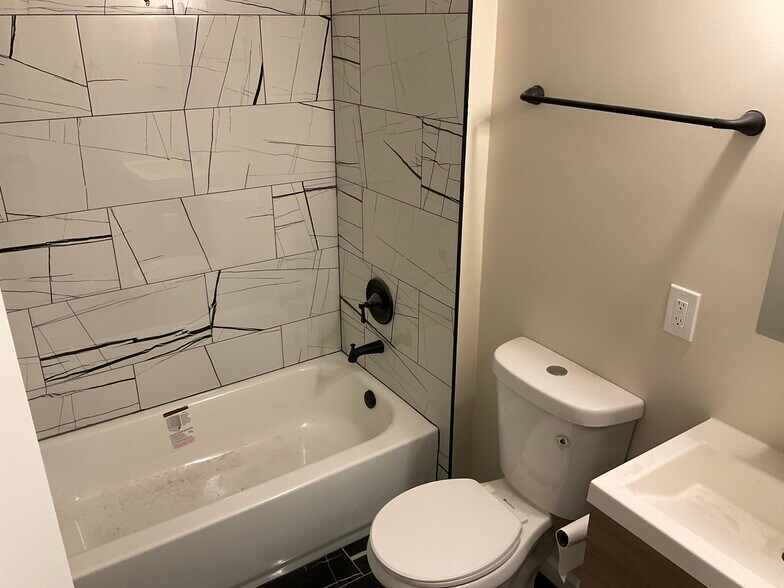 Building Photo - 5221 Beaumont Ave