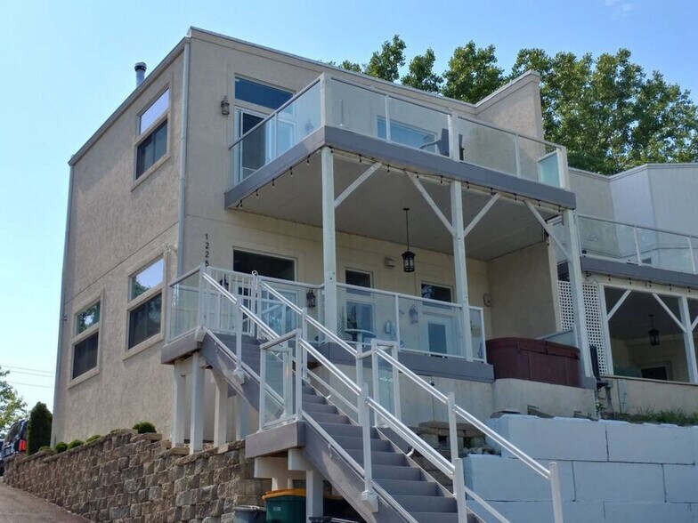 Building Photo - 1228 N County Line Rd