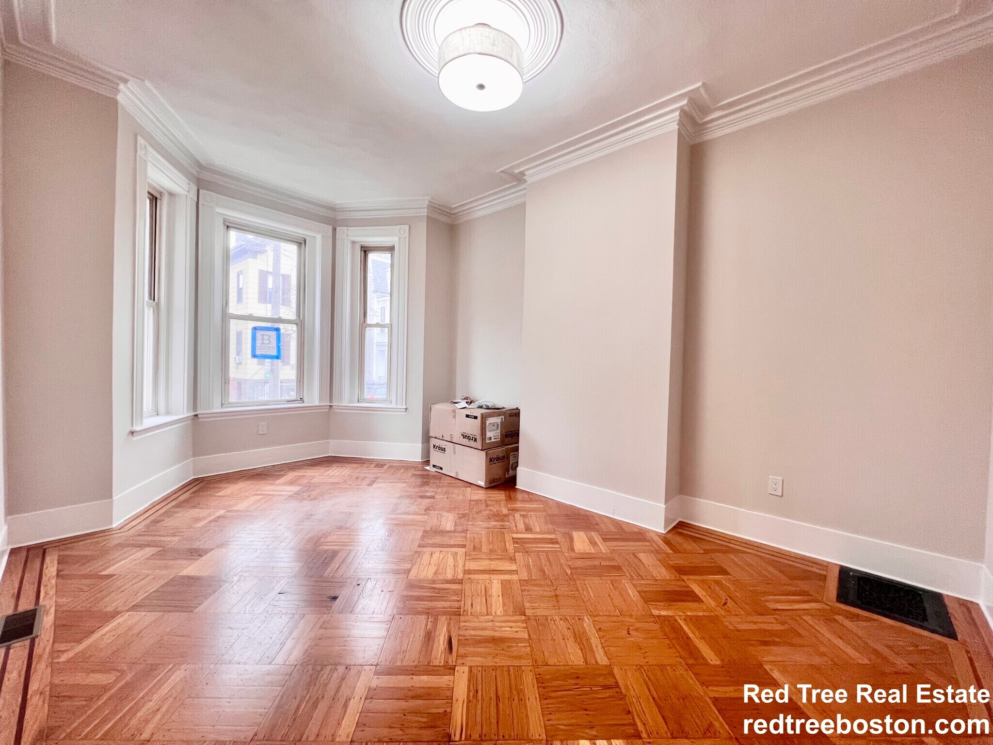 Building Photo - 564 E 5th St