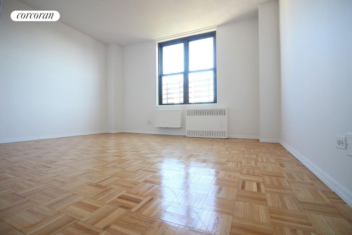 Building Photo - 175 W 90th St