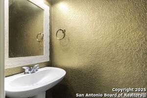 Building Photo - 419 Coyanosa Falls