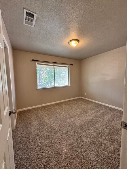 Bedroom 2 - 211 W Cardinal Ln