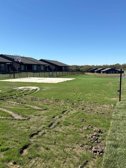 Building Photo - 4829 N Vassar Ave