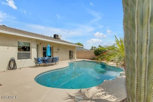 Building Photo - 6821 E Palm Ln