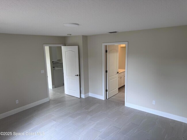 Building Photo - 1565 Emerson Dr SE