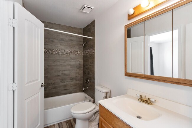 Building Photo - Old Town Remodeled Four Bedroom!