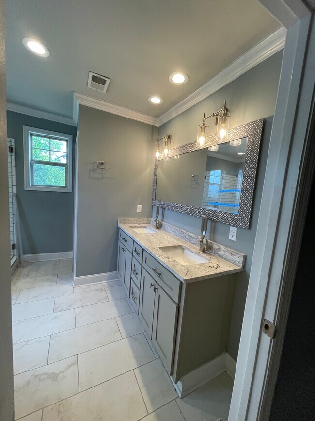 Building Photo - 1515 Chamberlain Ave