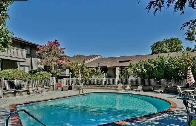 Building Photo - 101 Kinross Dr