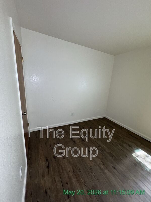 Building Photo - 1326 W Elowin Ave