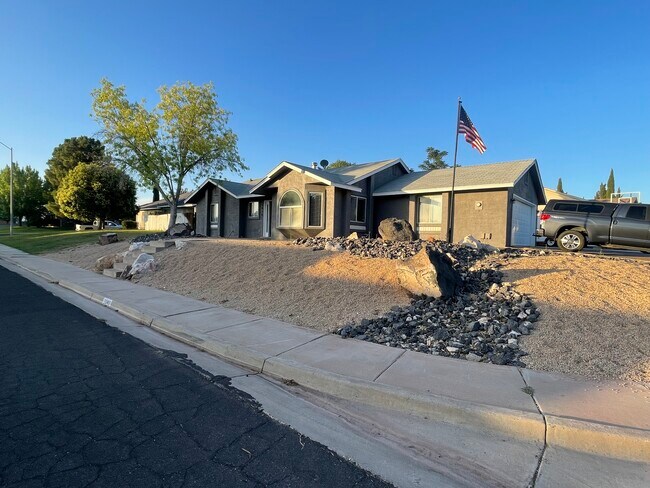 Building Photo - 1040 N 2000 W