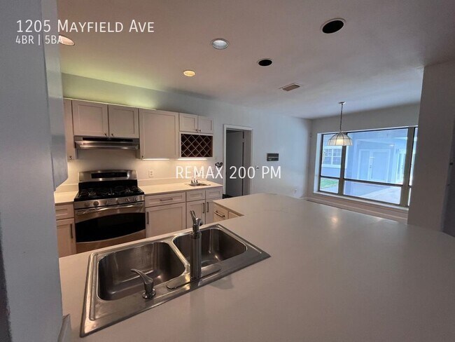 Building Photo - 1205 Mayfield Ave
