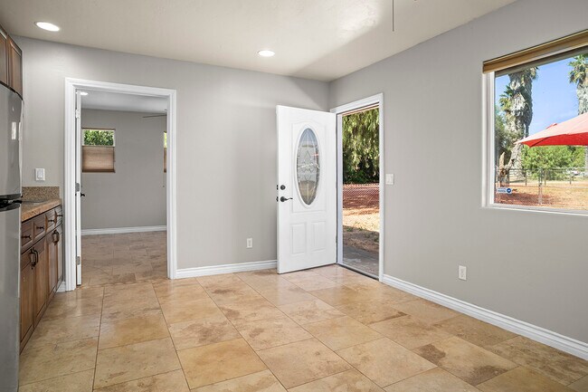 Building Photo - 2629 N Twin Oaks Valley Rd