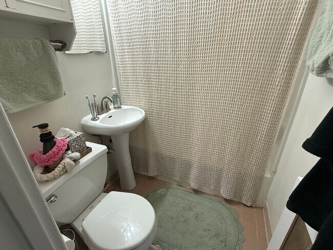 Building Photo - 3870 Beechwood Blvd