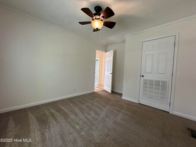 Building Photo - 162 Sandy Creek Dr