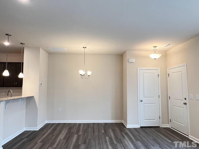 Building Photo - 3 Bedroom 2.5 Double Garage Townhome for Rent