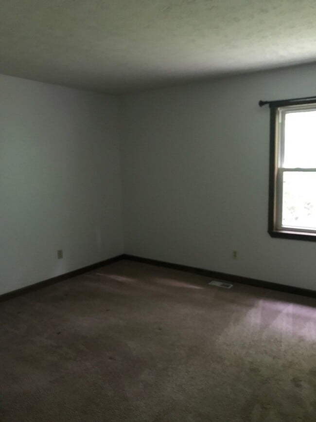 Building Photo - 123 Kingswood Dr