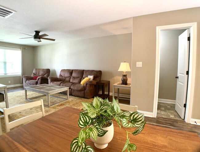 Building Photo - 364 Sam Houston Cir